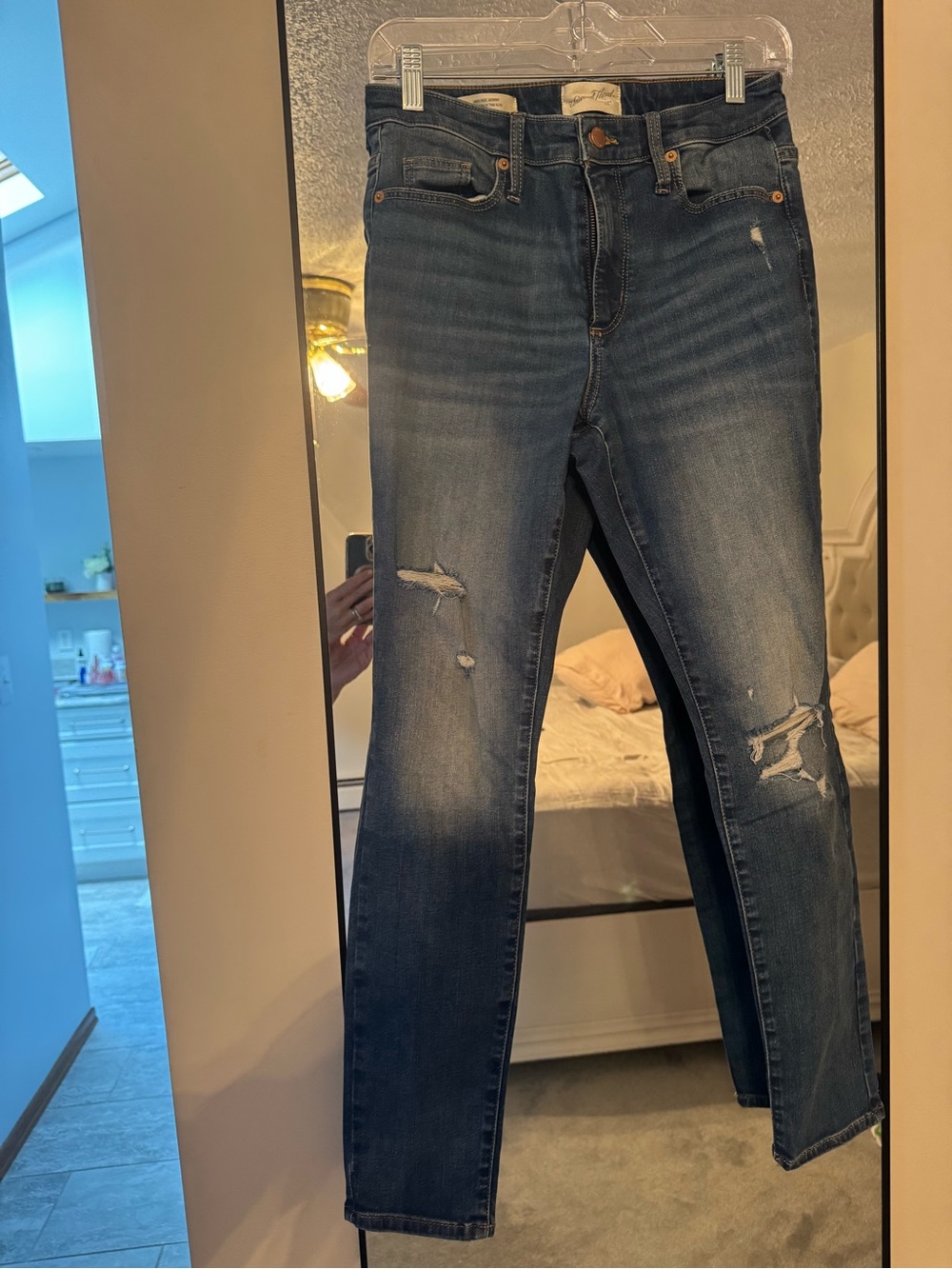 Universal Thread Dark Blue Distressed Women’s Jeans